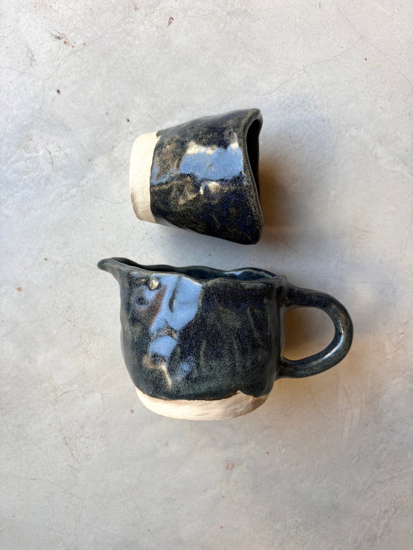 Conjunto jarra y taza azul granito