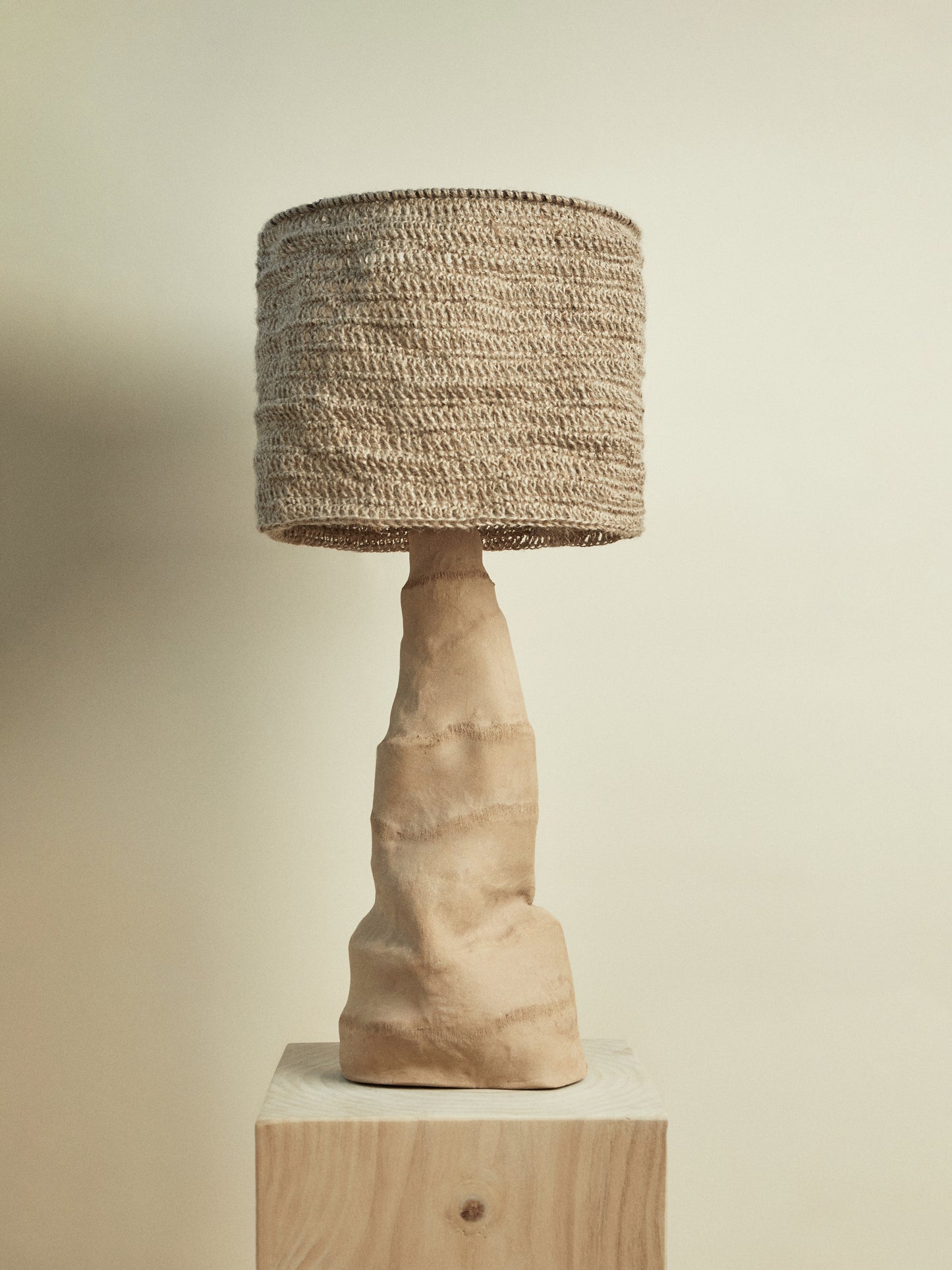 Lámpara de Cerámica y Yute – Colección Mediterránea
